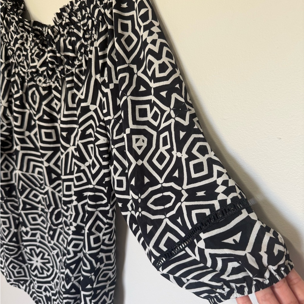 Gibson Latimer Black and White Geometric Blouse - Picture 2 of 7